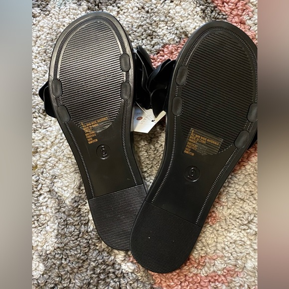 Women’s Jelly Sandals - Picture 4 of 5